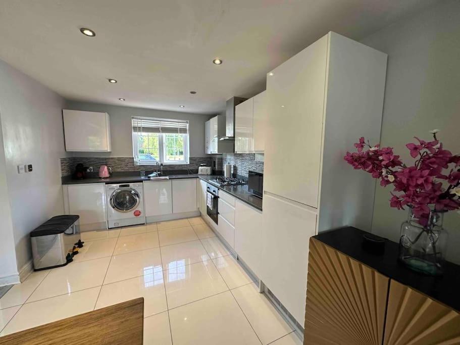 Waterside Mufc & Trafford Centre Townhouse 4 Bedroom Free Parking 曼彻斯特 外观 照片