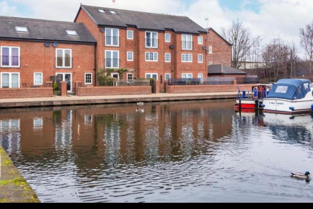 Waterside Mufc & Trafford Centre Townhouse 4 Bedroom Free Parking 曼彻斯特 外观 照片