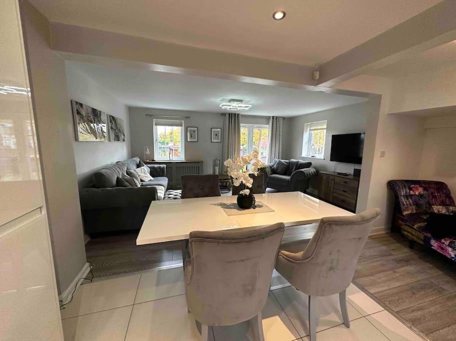 Waterside Mufc & Trafford Centre Townhouse 4 Bedroom Free Parking 曼彻斯特 外观 照片